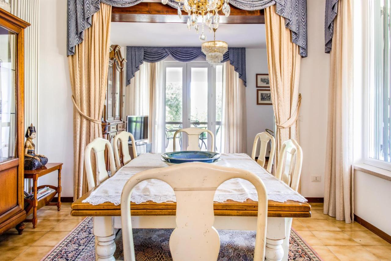 Villa Carini With 3000 Mq Garden & Heated Pool Castelnuovo del Garda Exterior foto