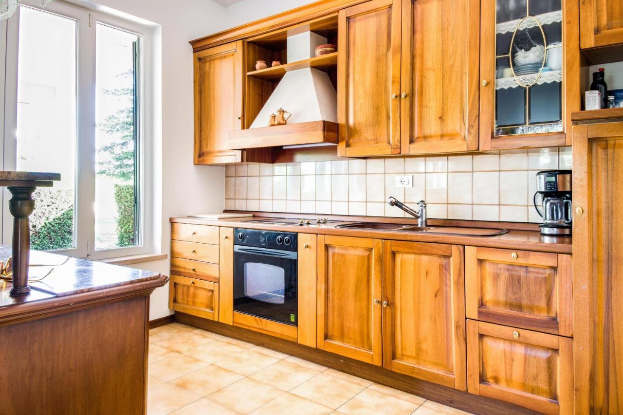 Villa Carini With 3000 Mq Garden & Heated Pool Castelnuovo del Garda Exterior foto