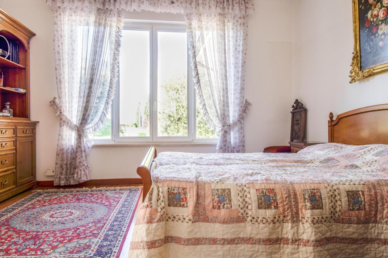 Villa Carini With 3000 Mq Garden & Heated Pool Castelnuovo del Garda Exterior foto