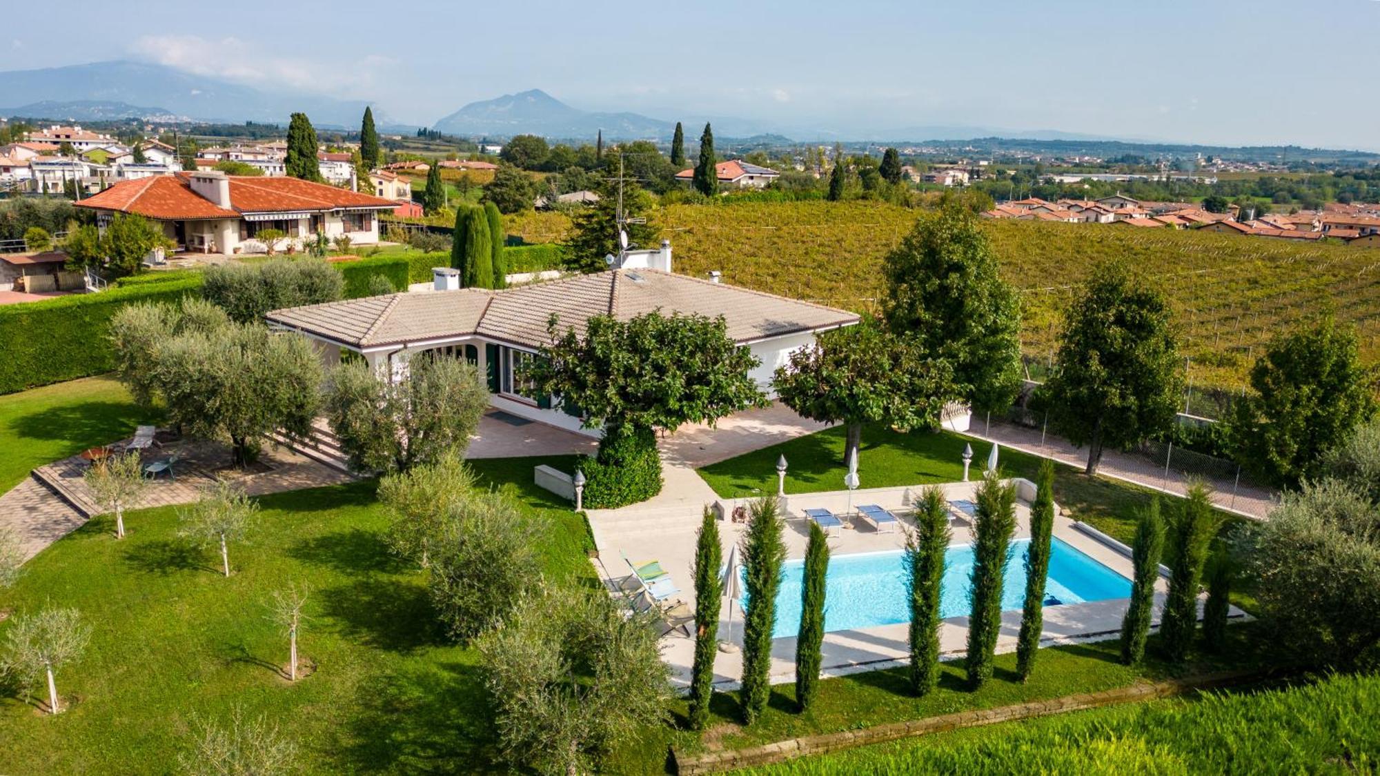 Villa Carini With 3000 Mq Garden & Heated Pool Castelnuovo del Garda Exterior foto
