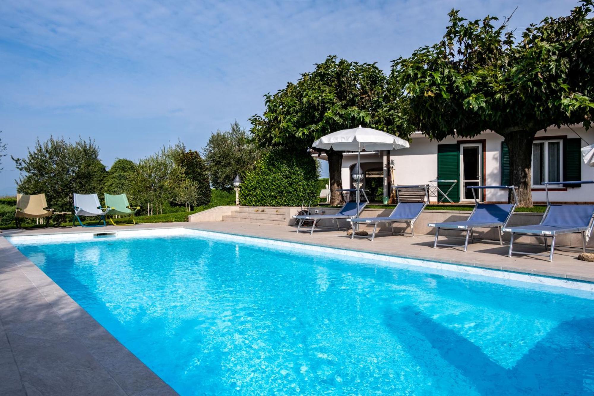 Villa Carini With 3000 Mq Garden & Heated Pool Castelnuovo del Garda Exterior foto