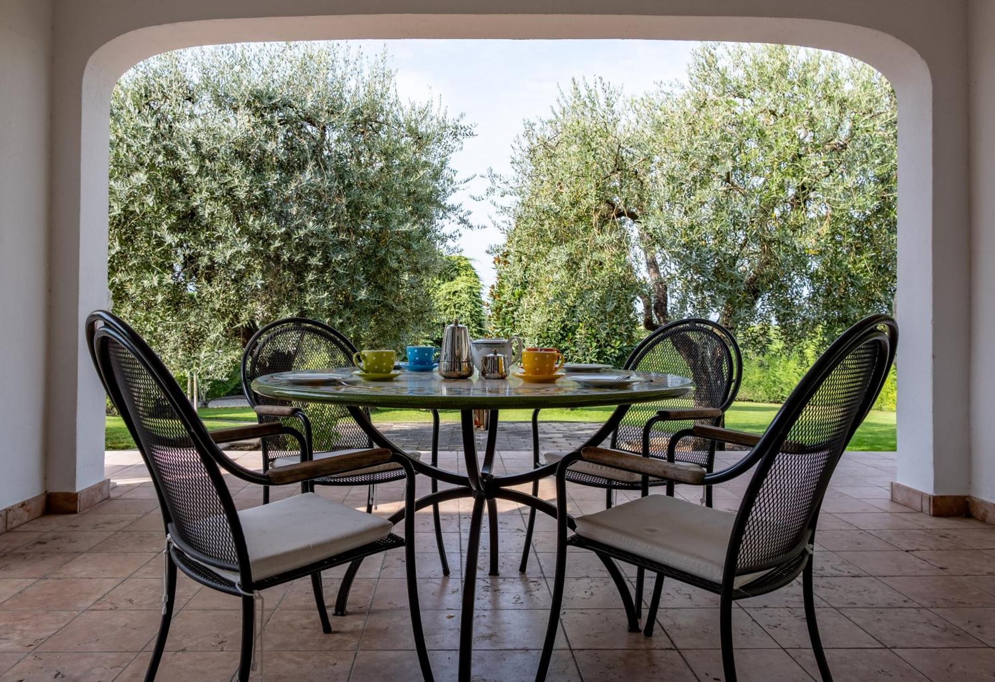 Villa Carini With 3000 Mq Garden & Heated Pool Castelnuovo del Garda Exterior foto