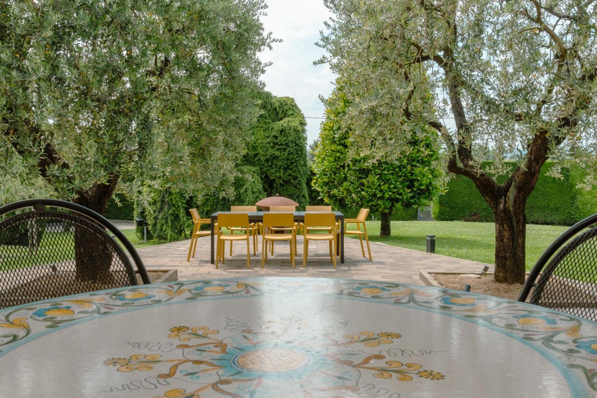 Villa Carini With 3000 Mq Garden & Heated Pool Castelnuovo del Garda Exterior foto