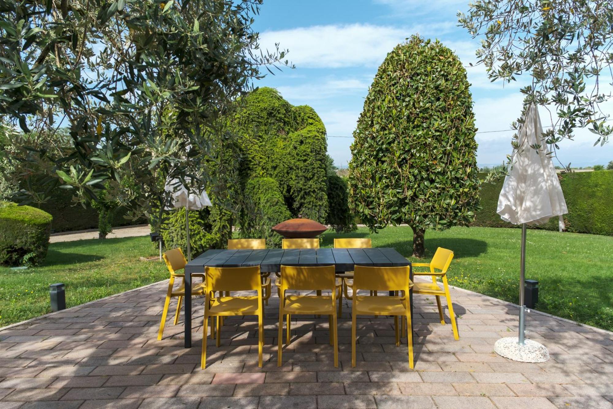 Villa Carini With 3000 Mq Garden & Heated Pool Castelnuovo del Garda Exterior foto