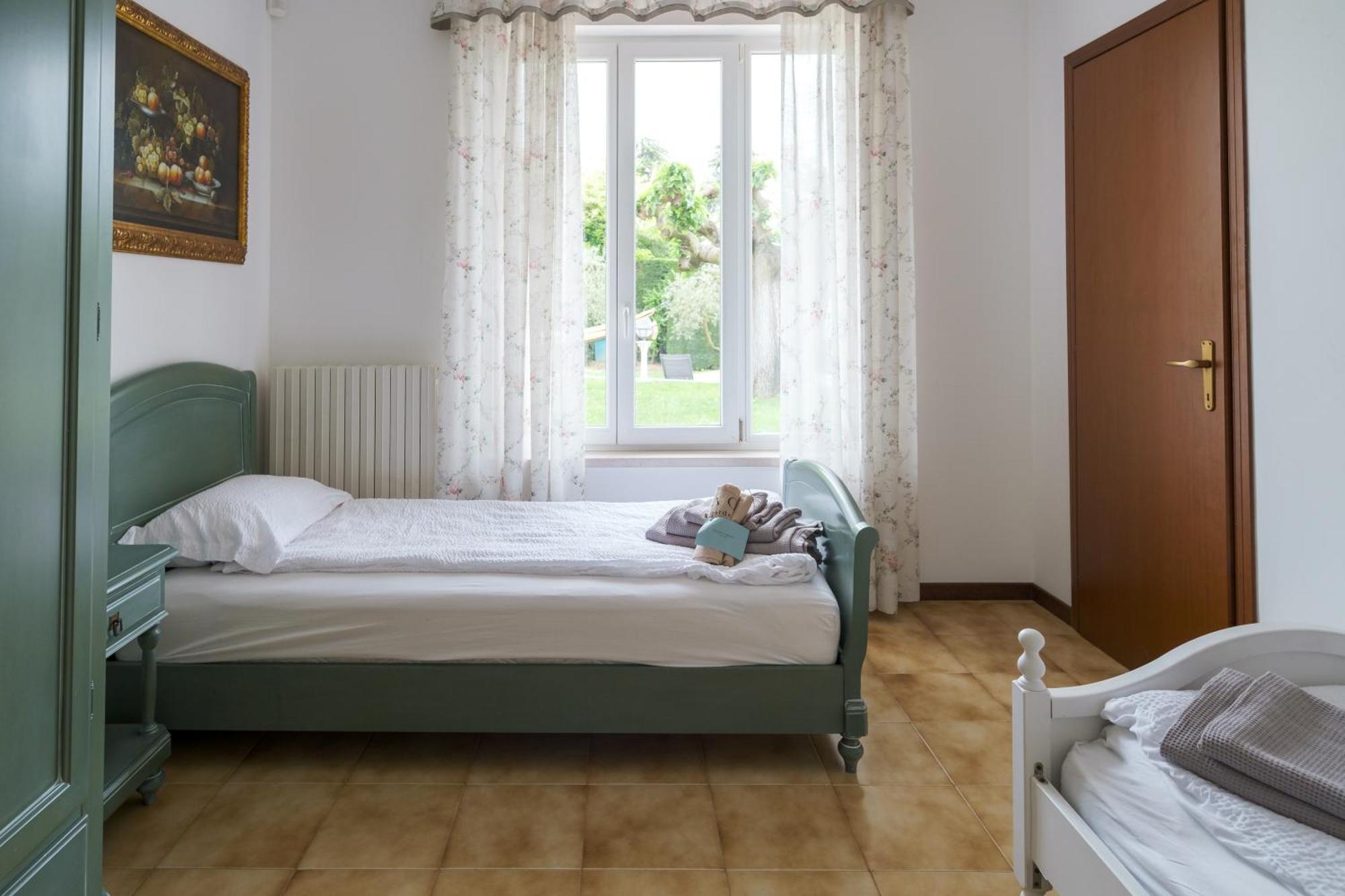 Villa Carini With 3000 Mq Garden & Heated Pool Castelnuovo del Garda Exterior foto