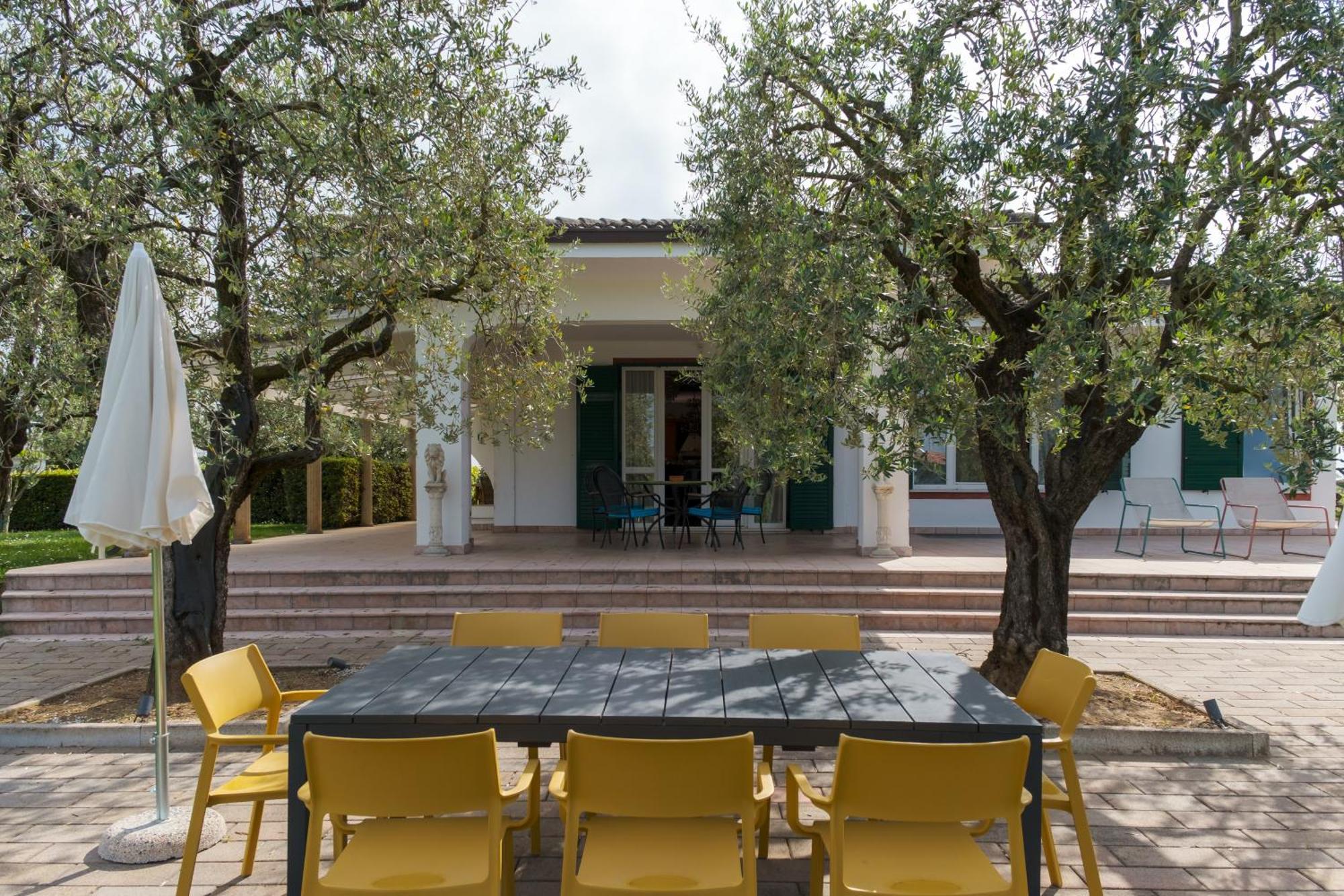 Villa Carini With 3000 Mq Garden & Heated Pool Castelnuovo del Garda Exterior foto